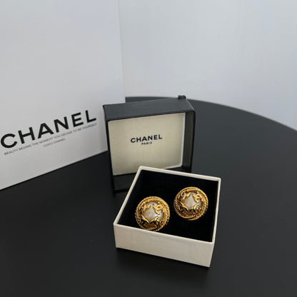 Chanel 24K Pearl Earclip