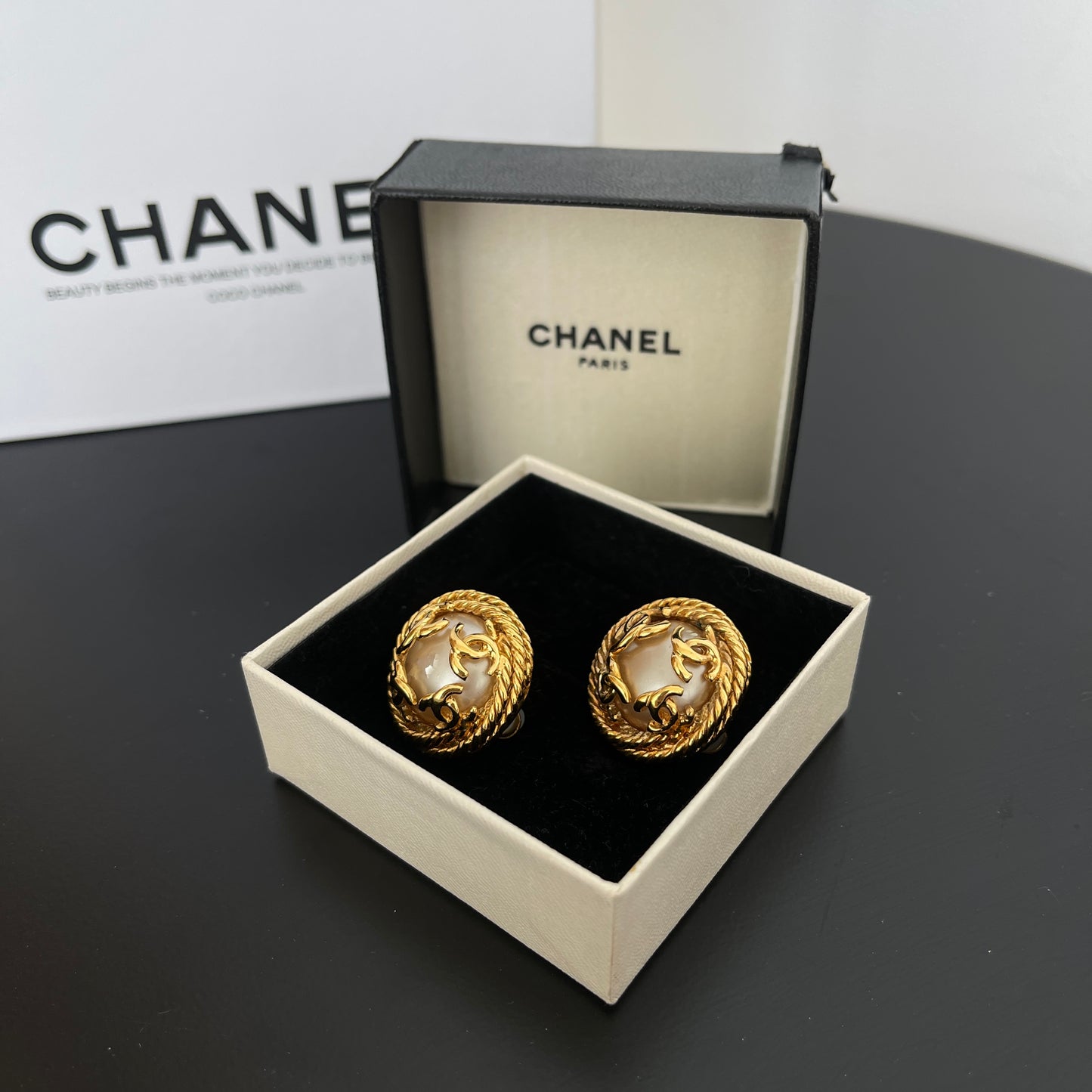 Chanel 24K Pearl Earclip