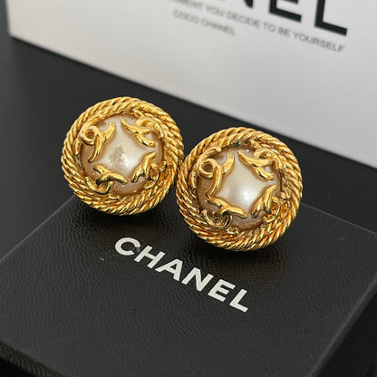 Chanel 24K Pearl Earclip