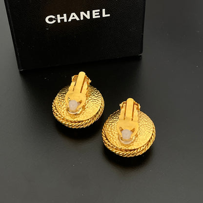 Chanel 24K Pearl Earclip