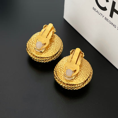 Chanel 24K Pearl Earclip