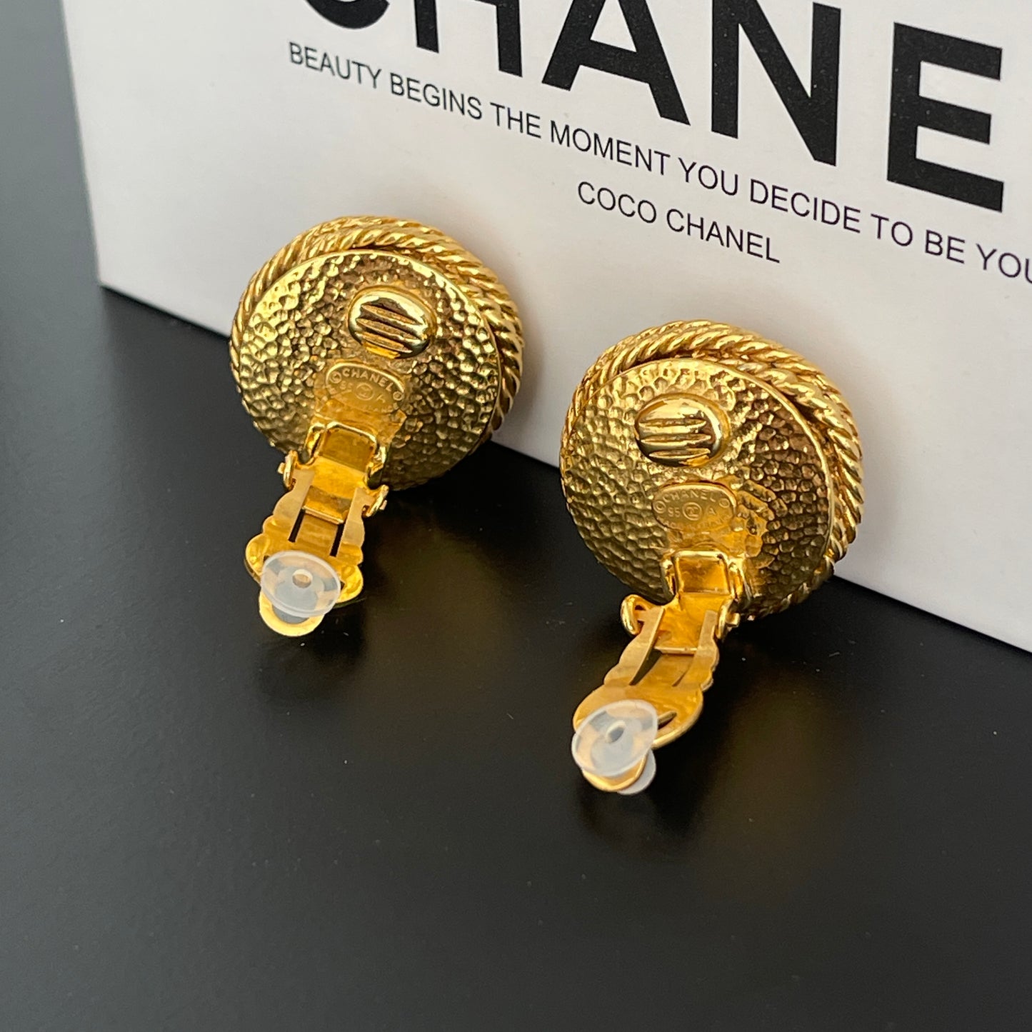 Chanel 24K Pearl Earclip