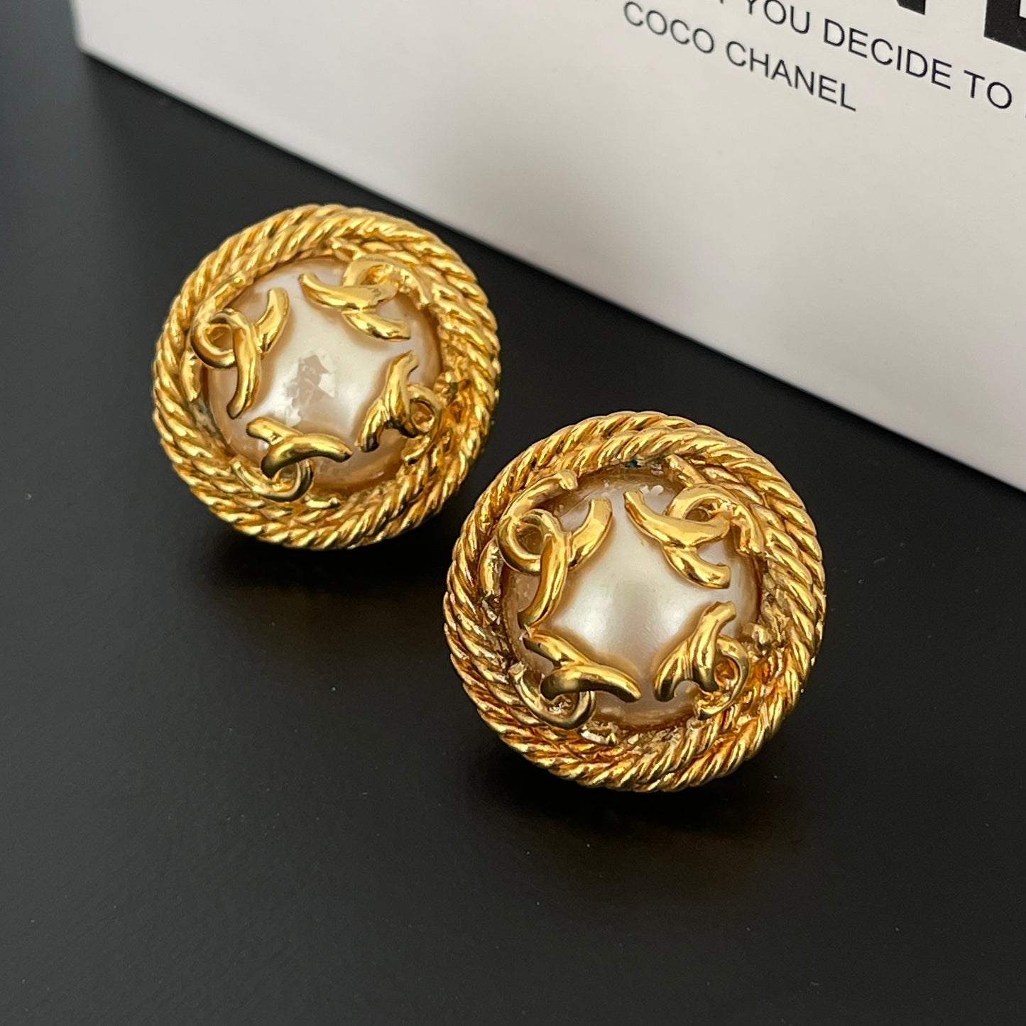 Chanel 24K Pearl Earclip