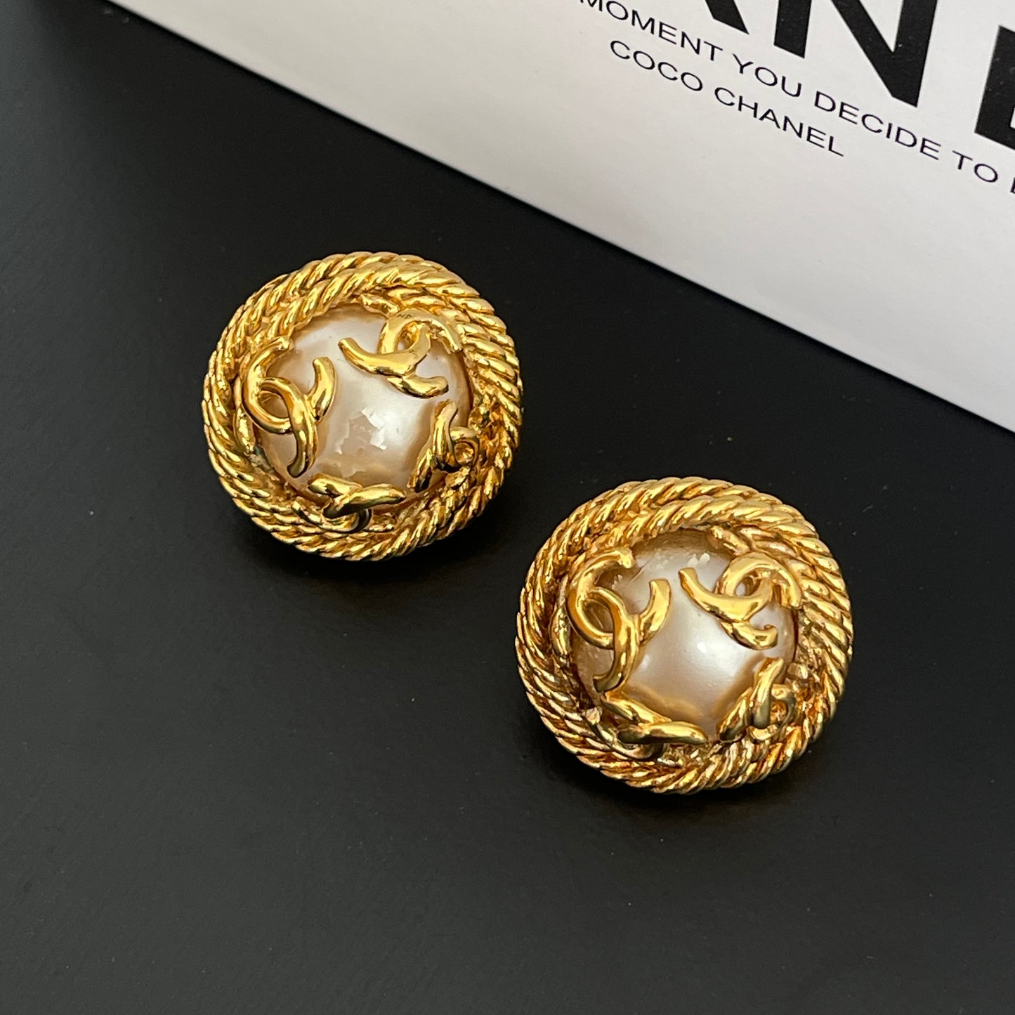 Chanel 24K Pearl Earclip